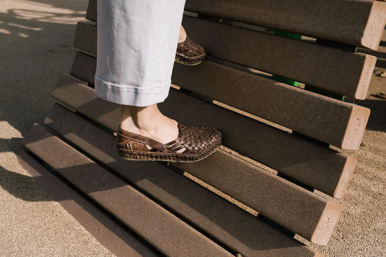 Woven Flat in Walnut